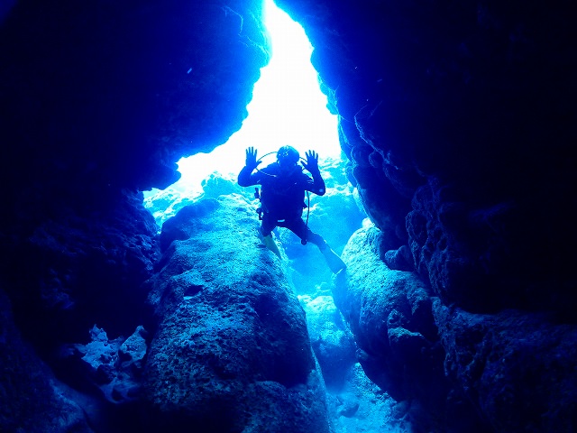 糸満でニューダイバー誕生！【R-MATES Okinawa Diving Club】